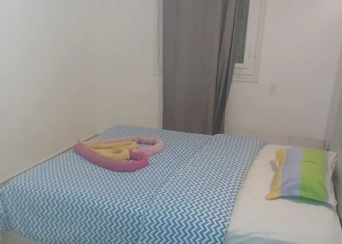 Apartment Beachfront 3-bed Sleeps 6 With Sea View